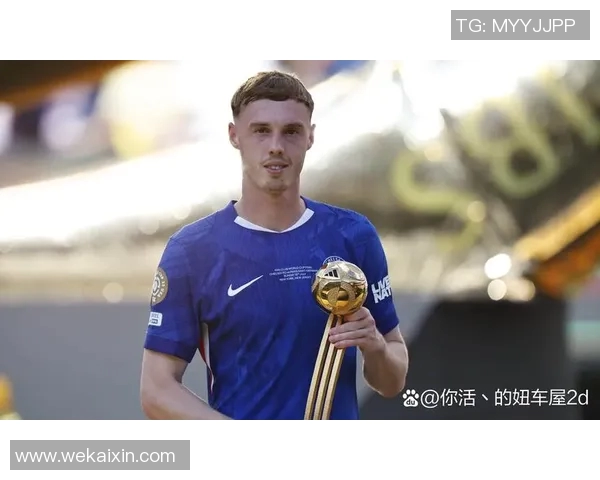 足球场上那位拥有浓密腿毛的球星引发了网友热议他为何成了球迷的另类焦点